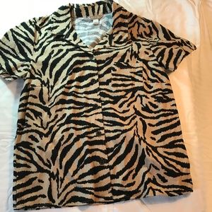 Woman's cotton button up shirt